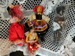 lot 4 dolls view
